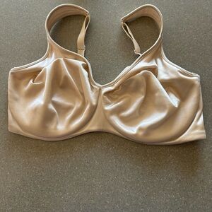 Cacique Cream Bra. Used in excellent condition. Size 42DDD